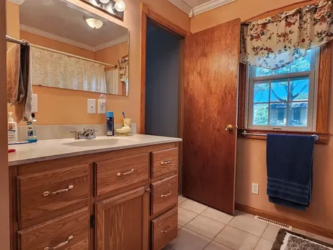 17280 Gardners Dubuque IA 52001