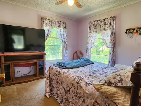 17280 Gardners Dubuque IA 52001