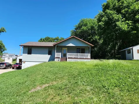 17280 Gardners Dubuque IA 52001