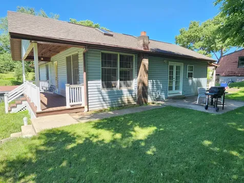 17280 Gardners Dubuque IA 52001