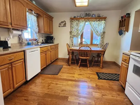 17280 Gardners Dubuque IA 52001