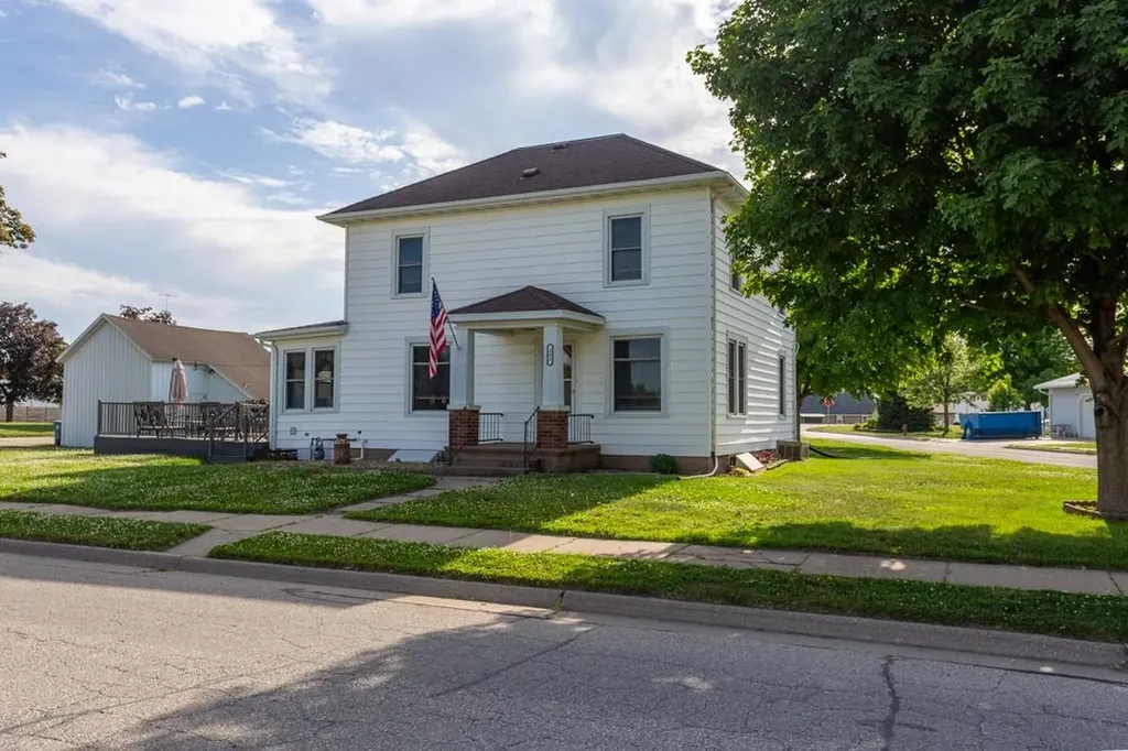 402 SW Buchanan Cascade IA 52033