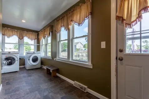 402 SW Buchanan Cascade IA 52033