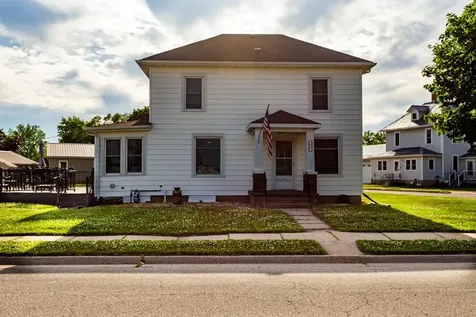 402 SW Buchanan Cascade IA 52033