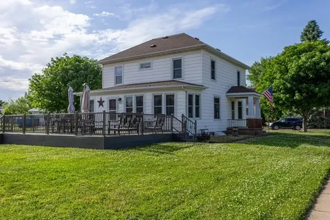 402 SW Buchanan Cascade IA 52033