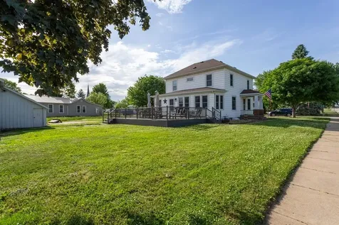 402 SW Buchanan Cascade IA 52033