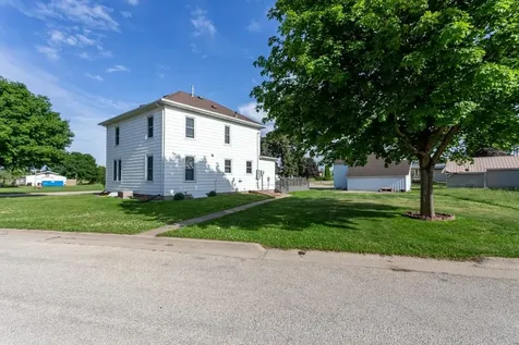 402 SW Buchanan Cascade IA 52033