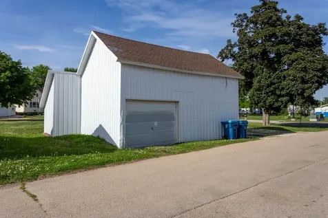 402 SW Buchanan Cascade IA 52033
