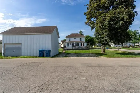 402 SW Buchanan Cascade IA 52033