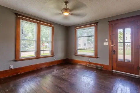 402 SW Buchanan Cascade IA 52033