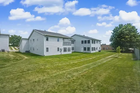 2275 Pasadena Drive #51 Dubuque IA 52001