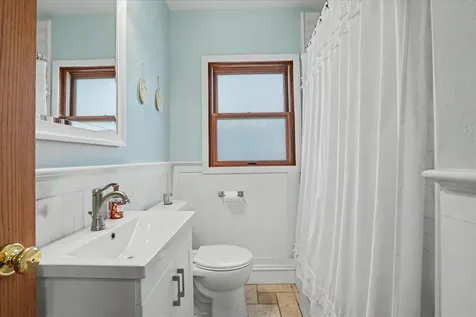 749 Edith Dubuque IA 52001
