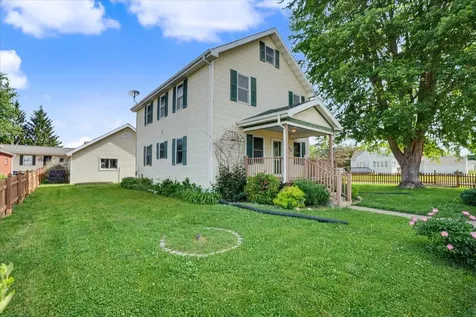 749 Edith Dubuque IA 52001