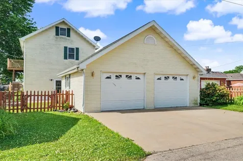 749 Edith Dubuque IA 52001