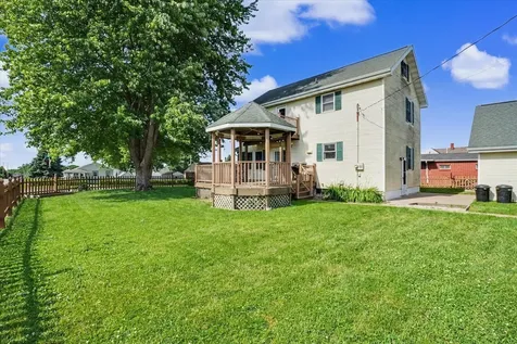 749 Edith Dubuque IA 52001