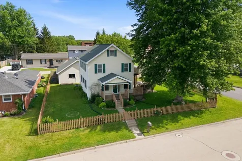 749 Edith Dubuque IA 52001
