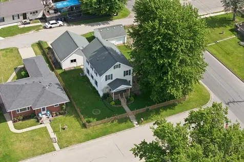 749 Edith Dubuque IA 52001