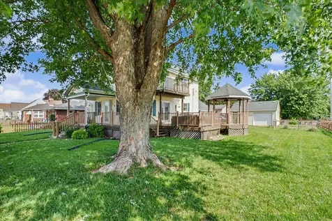 749 Edith Dubuque IA 52001
