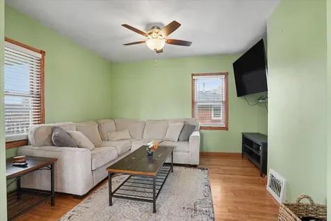 749 Edith Dubuque IA 52001