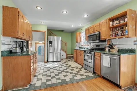 749 Edith Dubuque IA 52001