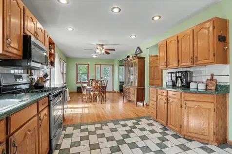 749 Edith Dubuque IA 52001