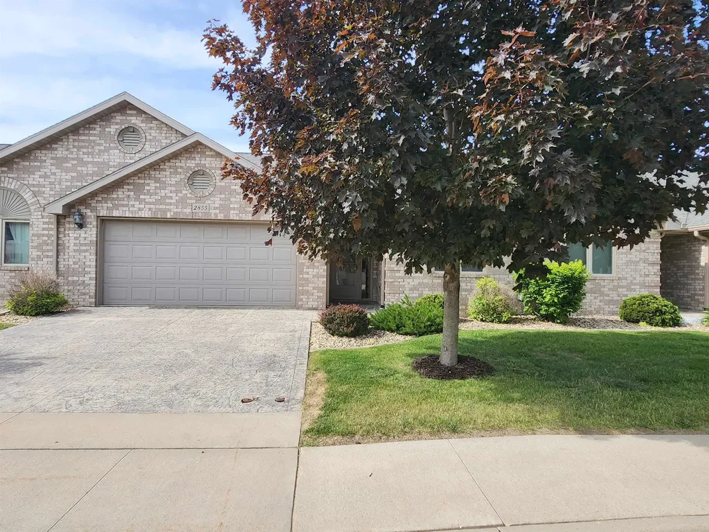 2855 Katrina Dubuque IA 52001