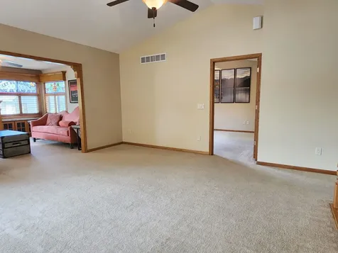 2855 Katrina Dubuque IA 52001
