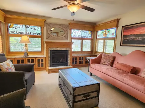 2855 Katrina Dubuque IA 52001