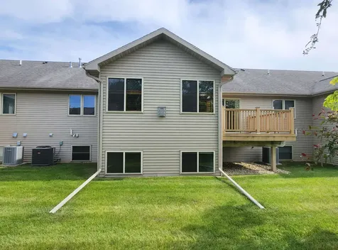 2855 Katrina Dubuque IA 52001