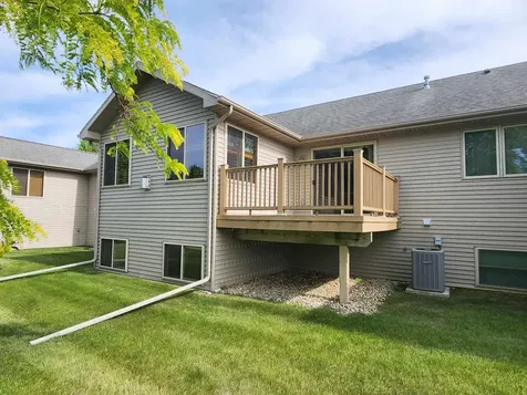 2855 Katrina Dubuque IA 52001