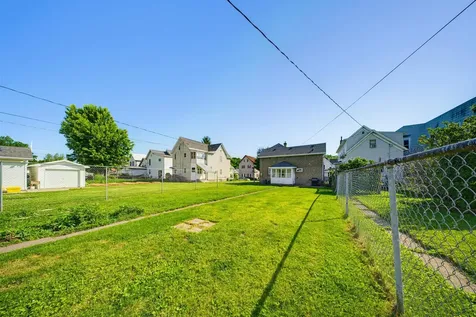 2911 Jackson Dubuque IA 52001