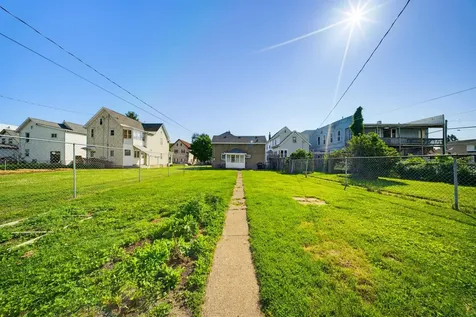 2911 Jackson Dubuque IA 52001