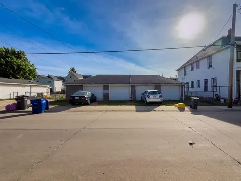 2911 Jackson Dubuque IA 52001