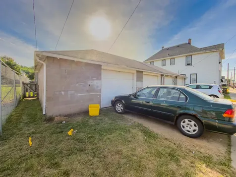 2911 Jackson Dubuque IA 52001