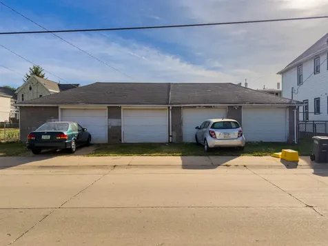2911 Jackson Dubuque IA 52001
