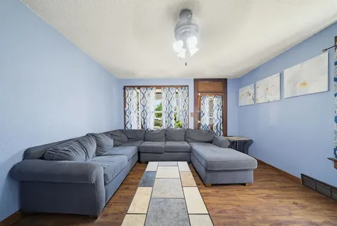 2911 Jackson Dubuque IA 52001