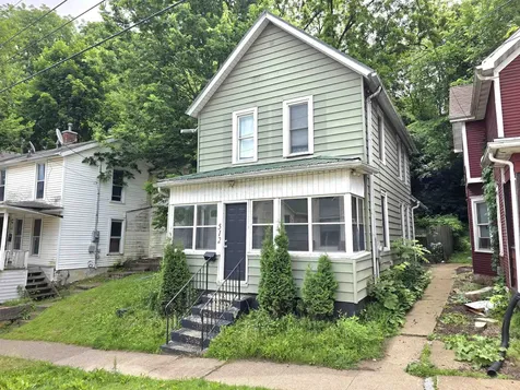 512 W 17th Dubuque IA 52001