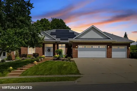 1685 Geraldine Dubuque IA 52003