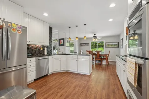 1685 Geraldine Dubuque IA 52003