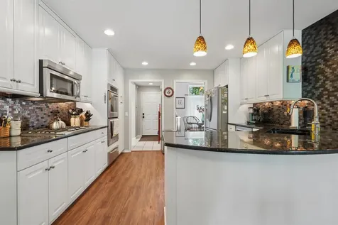 1685 Geraldine Dubuque IA 52003