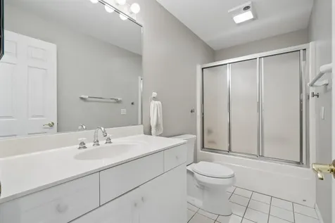 1685 Geraldine Dubuque IA 52003