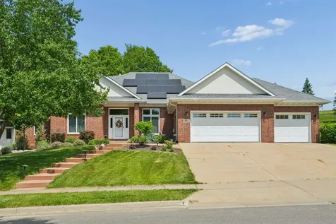 1685 Geraldine Dubuque IA 52003