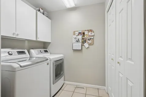 1685 Geraldine Dubuque IA 52003