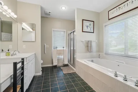 1685 Geraldine Dubuque IA 52003