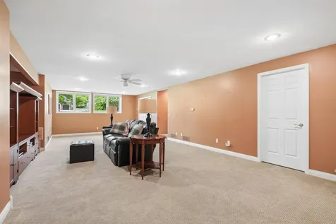 1685 Geraldine Dubuque IA 52003