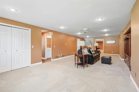 1685 Geraldine Dubuque IA 52003