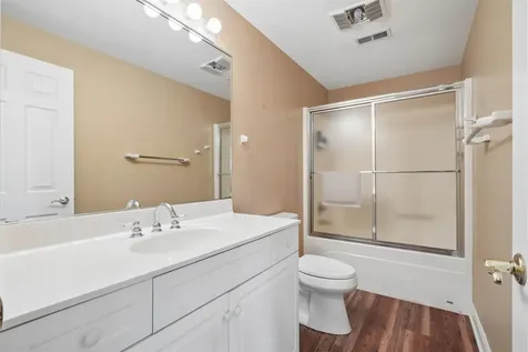 1685 Geraldine Dubuque IA 52003