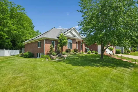 1685 Geraldine Dubuque IA 52003