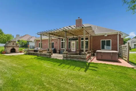 1685 Geraldine Dubuque IA 52003