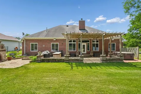 1685 Geraldine Dubuque IA 52003